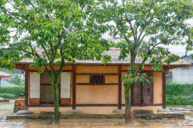 Kore Geleneksel Türetilmiş Ev Sahnesi