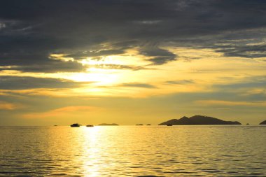 Denizde gün batımı