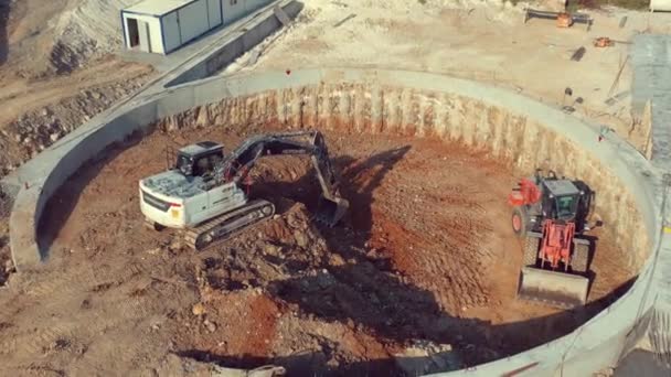 Excavadora Loder Trabajando Construcción Del Eje Del Túnel Del Metro — Vídeos de Stock