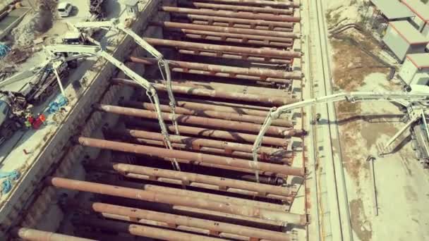 Folyamat Ömlött Beton Alapításához Metróállomás Építése Mérnökök Munkavállalók — Stock videók