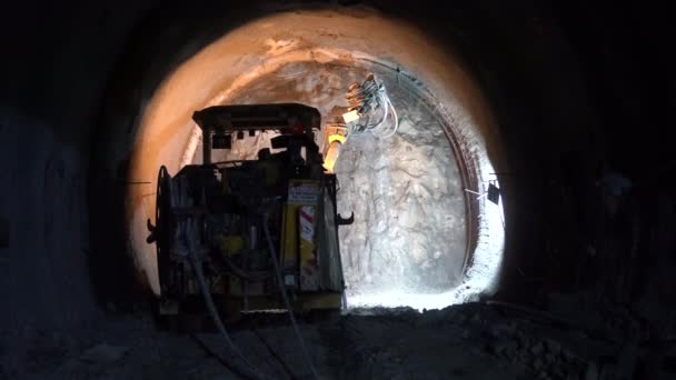 地铁隧道施工中的重型设备开挖 新的奥地利隧道法 Natm — 图库视频影像