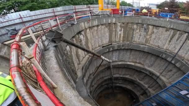 Schachtkonstruktion Bahn Tunnelbau Bauschacht — Stockvideo