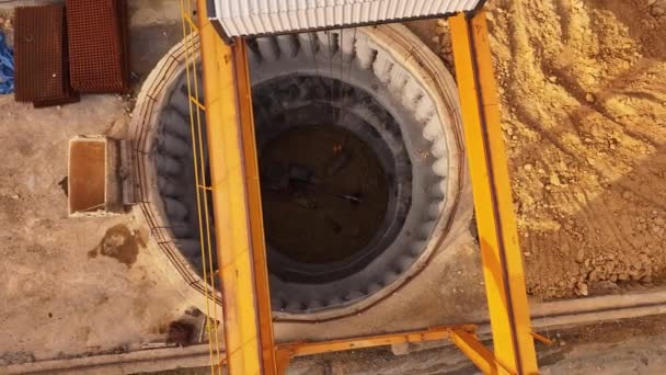 Gru Portale Rete Acciaio Ferro Escavatore Nel Tunnel Della Metropolitana — Video Stock