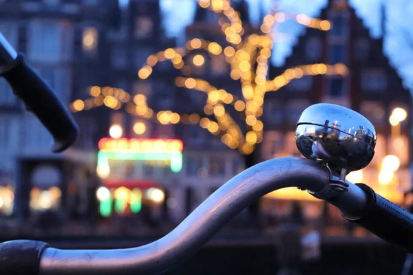 Улицы Амстердама Ночью — стоковое фото