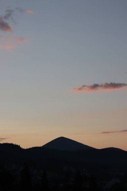 Dağlarda gün batımı