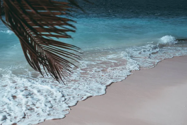 Blick Auf Den Meerschaum Auf Den Malediven Aufgrund Von Seeturbulenzen — Stockfoto