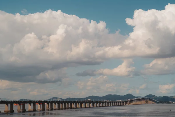 Una Vista Del Ponte Rio Niteroi Che Attraversa Acqua Contrasto — Foto Stock