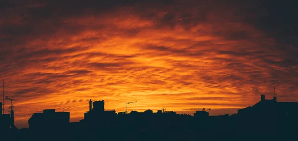 Panoramic View Bright Orange Sunset Contrasting Silhouettes City Buildings Houses — Stock Photo, Image
