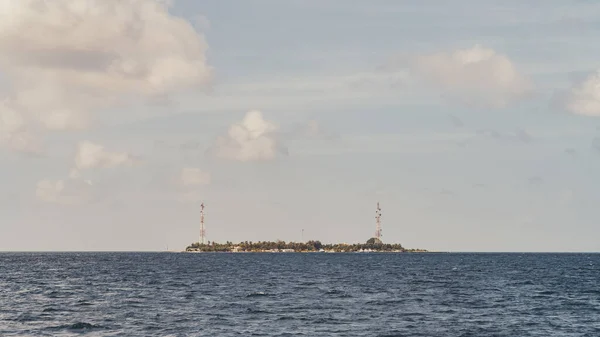 Vyhlídkového Místa Lodi Plující Rozlehlé Rozloze Moře Výhled Vzdálený Ostrov — Stock fotografie