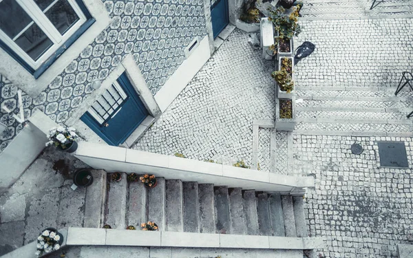 High Angle Shot Lisbon Captures Narrow Staircase Guiding White Cobblestone — Stock Photo, Image