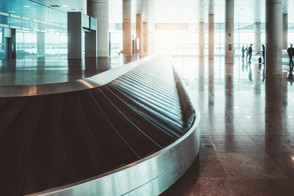 Barcelona Airport Vertical Shot Showcases Empty Expanse Massive Luggage Conveyor — Stock Photo, Image