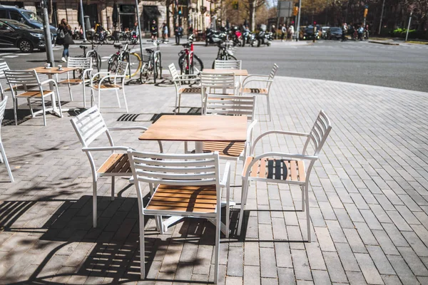 Barcelona Ample Sidewalk Space Adorned Empty Inviting White Brown Tables — Stock Photo, Image