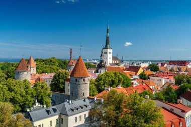 Tallinn 'in eski kasabasının havadan görünüşü