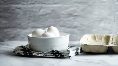 Kavanozda yumurta kompozisyonu