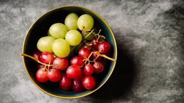 kırmızı ve beyaz üzümler