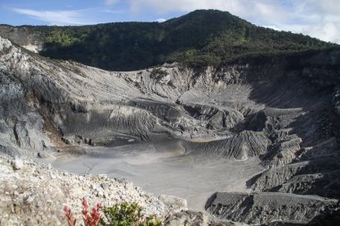Lembang, Bandung, Batı Java, Endonezya 'daki Tangkuban Dağı Krateri manzarası.