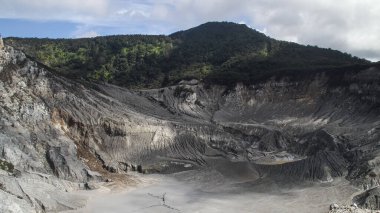 Lembang, Bandung, Batı Java, Endonezya 'daki Tangkuban Dağı Krateri manzarası.