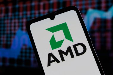 Bandung, Endonezya - 16 Haziran 2025: Bu resimde, AMD (Gelişmiş Mikro Aygıtlar) logosu akıllı telefon ekranında görüntülenir.