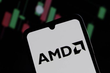 Bandung, Endonezya - 16 Haziran 2025: Bu resimde, AMD (Gelişmiş Mikro Aygıtlar) logosu akıllı telefon ekranında görüntülenir.