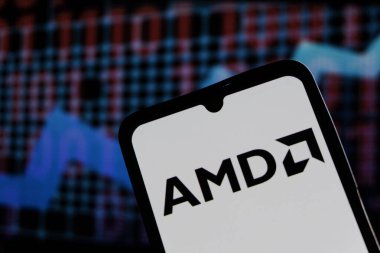 Bandung, Endonezya - 16 Haziran 2025: Bu resimde, AMD (Gelişmiş Mikro Aygıtlar) logosu akıllı telefon ekranında görüntülenir.