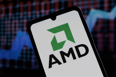 Bandung, Endonezya - 16 Haziran 2025: Bu resimde, AMD (Gelişmiş Mikro Aygıtlar) logosu akıllı telefon ekranında görüntülenir.