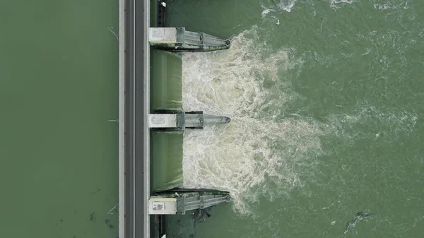 Aerial Top View Dam Releasing Water Water Discharge Downstream — Stock Photo, Image