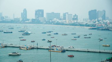 Chonburi 'nin Pattaya şehrindeki en güzel Pattaya Sahili. Pattaya 'nın havadan görünüşü ve Tayland' ın ünlü simgelerinden biri. Bali Hai İskelesi manzarası