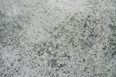 Beton zeminin küflü bir yüzeyi var. Eski, beyaz, kirli, çimento duvarlı ya da eski siyah lekeli ve sert beton masa boş gri, koyu zemin zemin arkaplanı ya da tavan arkaplanı ve küflü, antika bir yapı için.