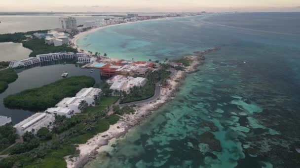 Flygfoto Hög Vinkel Cancun Mexiko Riviera Maya Hotel Zon Blå — Stockvideo