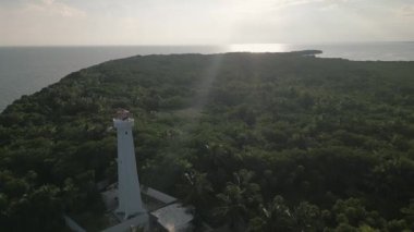 punta allen deniz feneri Tulum Biyosfer Rezervi Sian Kaan Dünya Mirası hava aracı günbatımında 