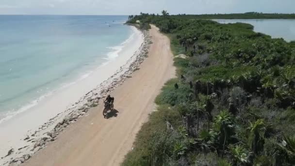 Мотоцикл Їде Дорозі Тулум Резервація Біосфера Сіан Каан Мексика Туристичний — стокове відео