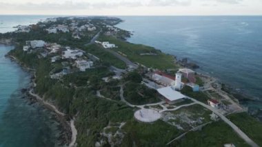 Isla Mujeres 'in üstündeki İHA' lar Meksika 'ya seyahat tatil beldesi Riviera Maya Cancun' un hava görüntüleri.