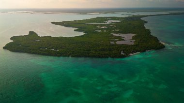 Sian Ka 'an Dünya Mirası' nın insansız hava aracı antenleri Tulum Mexico riviera Maya punta allen deniz feneri