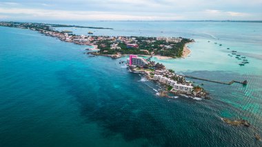 Meksika Cancun Riviera Maya adası tropikal Karayip sahil adası Quintana Roo 'yu katletti.
