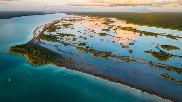 Bacalar Havayolları Meksiko Quintana Roo tatil beldesi sahil kasabası