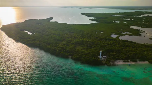 Sian Ka 'an Dünya Mirası' nın Tulum Mexico Riviera Maya 'daki doğal rezerv biyosferinin havadan görünüşü
