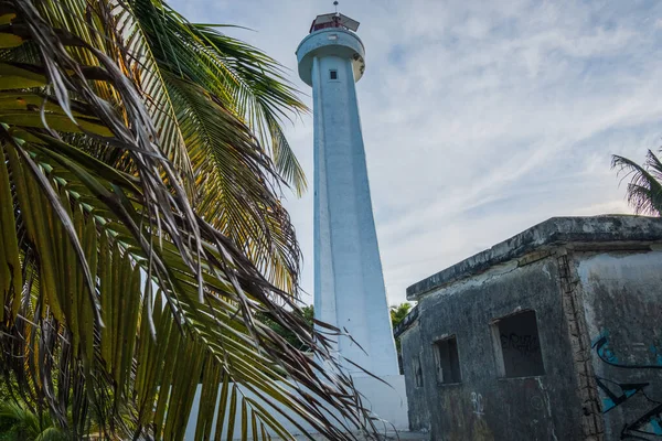 Tulum Sian Ka 'an' da doğal park biyosferi rezervi Punta Allen deniz fenerinin havadan yüksek açısı