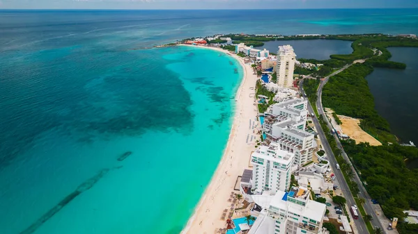 Cancun Havalimanı otel bölgesi ünlü seyahat tatil beldesi Meksika Karayip Denizi Riviera Maya