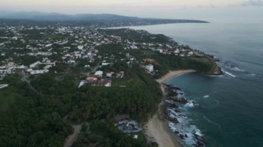 Puerto Escondido Oaxaca Meksika Okyanus kıyısı sörf merkezleri tatili 