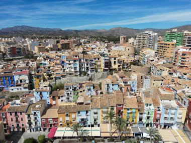 La Vila Joiosa şehrinin tepeden panoramik görüntüsü, Alicante ili, Costa Blanca, İspanya.