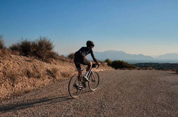 Monter Cycliste Masculin Sur Des Sentiers Terre Sur Vélo Gravier — Photo
