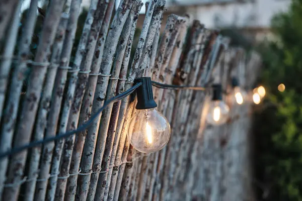 Ampoule Sur Fond Délavé Éclairage Arrière Cour Lanternes Électriques Avec — Photo