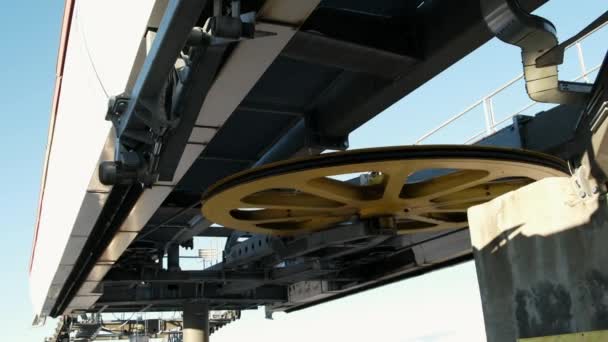 Обертові Шестерні Кабельного Автомобіля Крупним Планом Знімок Кабельного Автомобіля Тлі — стокове відео