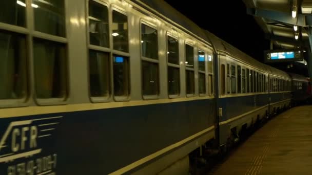 Busteni Train Station Romania 2023 在罗马尼亚坐火车旅行 空荡荡的火车站罗马尼亚公共交通 — 图库视频影像