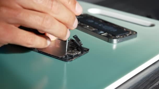 Close Technician Repairing Replace New Parts Broken Damaged Smartphone Desk — Stock Video