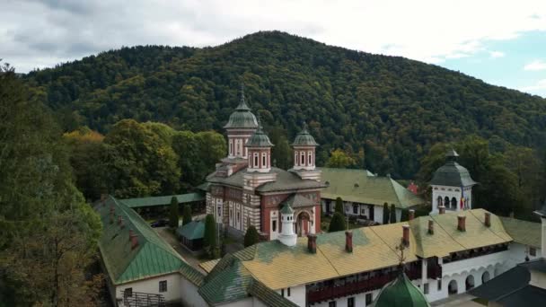 Nagranie Lotu Drona Klasztoru Synaj Rumunii Region Prahova Klasztor Karpatach — Wideo stockowe