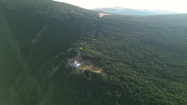 Dron Letící Nad Casa Cantonul Jepi Přírodní Park Bucegi Zajmout — Stock video