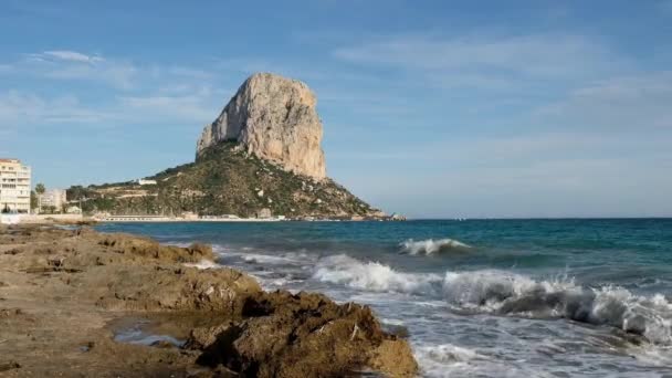 Coastline Mediterranean Sea Sunny Day Seashore Sea Waves Penyal Ifac — Stock Video