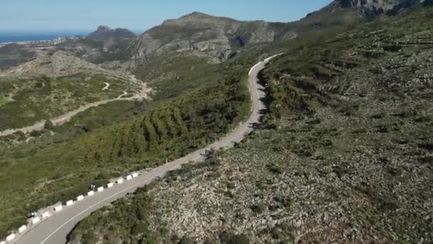 Tres Ciclistas Conquistan Paso Vall Ebo España Ciclistas Entrenando Bicicletas — Vídeos de Stock