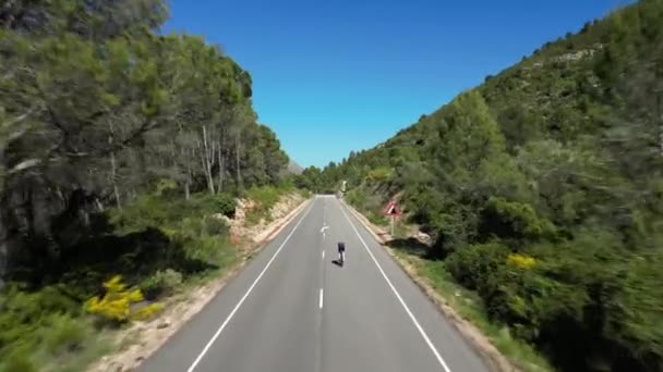 Aerial Drone Footage Fpv Drone Shows Solo Male Cyclist Training — Stock Video